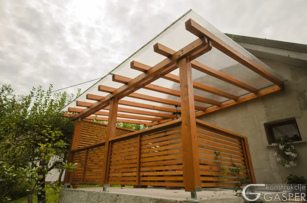 Nadstrešek pergola s prozorno streho