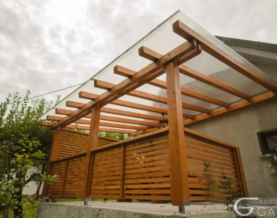 Nadstrešek pergola s prozorno streho